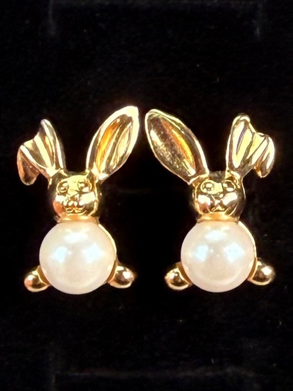 Goldtone Vintage Faux Pearl Easter Bunny Festive Holiday Pierced Earrings